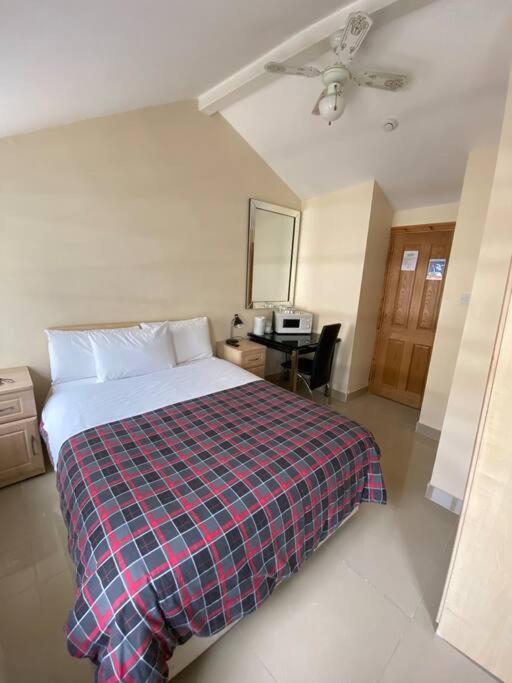 Studio To Let In Covent Garden With Kitchen London Eksteriør bilde