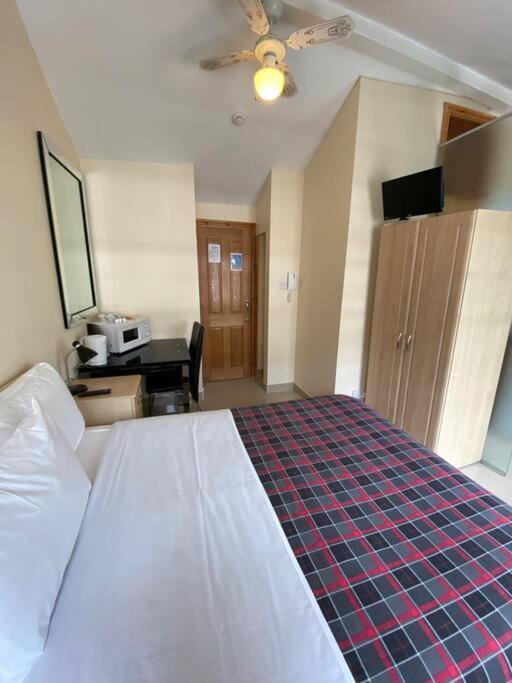 Studio To Let In Covent Garden With Kitchen London Eksteriør bilde